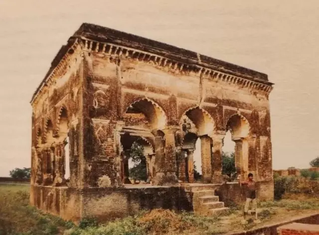 மும்தாஜ் மஹல் முதல்முறை அடக்கம் செய்யப்பட்ட இடம்