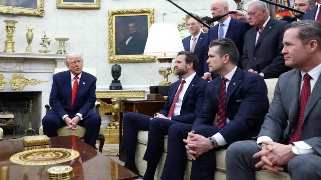 افشای پیامهای مقامهای ارشد دولت ترامپ؛ وزیر دفاع آمریکا اروپاییها را «رقتانگیز» خواند