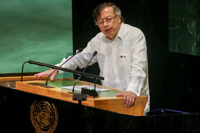 من هو الرئيس الكولومبي الذي دعا إلى توحيد الجيوش لتحرير فلسطين ؟