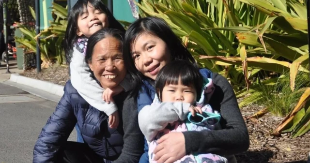 Лиен апасы жана кыздары менен