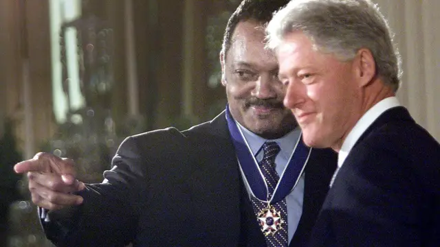 Jesse Jackson y Bill Clinton en el año 2000.