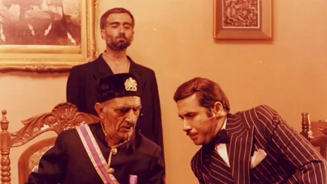 نمایی از سریال «دایی‌جان ناپلئون» با حضور غلامحسین نقشینه، پرویز فنی‌زاده و پرویز صیاد