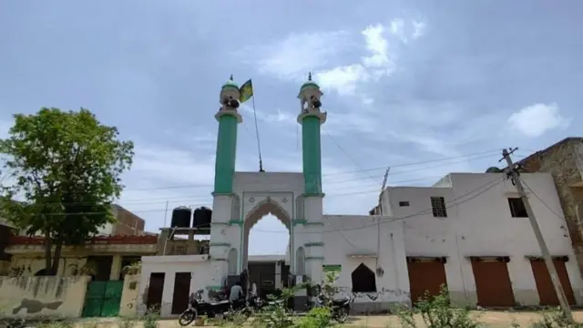 மசூதிக்குள் மௌலவி கொலை