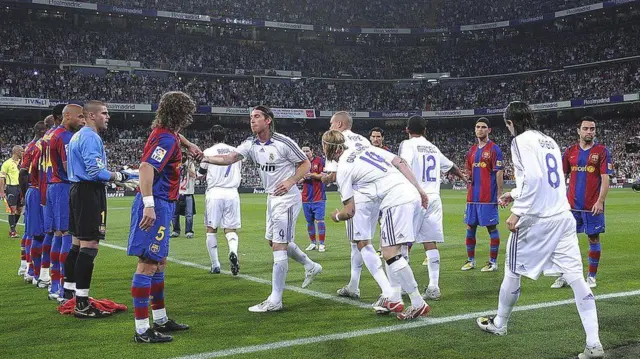 ۲۴ ساعت پس از شکست تحقیرآمیز ۴-۱ بارسلونا در برنابئو در ماه مه ۲۰۰۸، سرمربی تیم، فرانک رایکارد برکنار شد