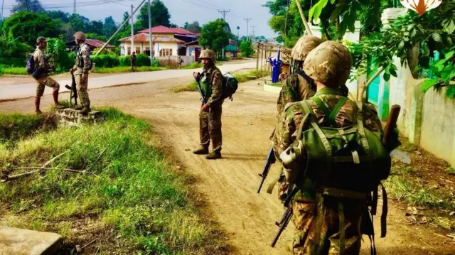 မန္တလေးတိုင်းထဲမှာတွေ့ရတဲ့ MDY-PDF တပ်ဖွဲ့ဝင်တချို့ (ပုံဟောင်း)