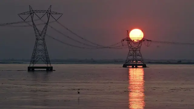 ਸਾਊਥ ਏਸ਼ੀਆ ਨੈਟਵਰਕ ਆਨ ਡੈਮਜ਼, ਰਿਵਰਜ਼ ਐਂਡ ਪੀਪਲ ਦੇ ਕੁਆਰਡੀਨੇਟਰ ਹਿਮਾਂਸ਼ੂ ਠੱਕਰ ਕਹਿੰਦੇ ਹਨ ਕਿ ਸਾਵਲਕੋਟ ਕਸ਼ਮੀਰ ਦਾ ਸਭ ਤੋਂ ਵੱਡਾ ਹਾਈਡਰੋ ਪ੍ਰੋਜੈਕਟ ਹੈ