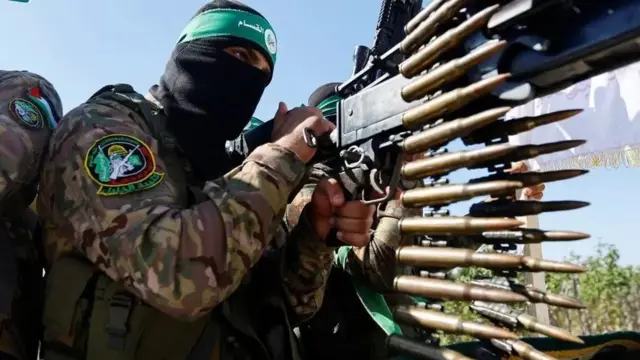 Fotosportingbet valor minimo de saquearquivo mostra um combatente do braço armado do Hamas durante uma parada militarsportingbet valor minimo de saque19sportingbet valor minimo de saquejulho