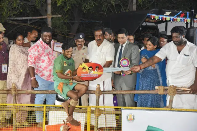 முதல் பரிசாக கார்