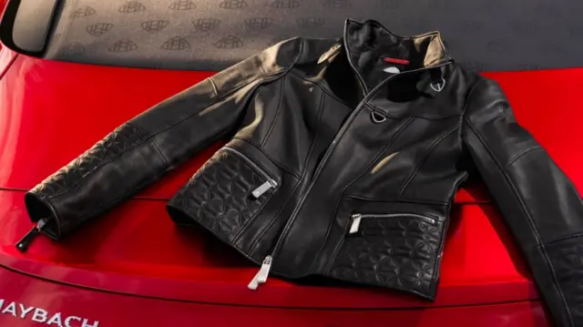 همزمان با عرضه ماشین یک سری لباس و کیف هم که با الهام از SL 680 طراحی شده فروخته خواهد شد