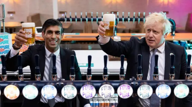 Rishi Sunak ve Boris Johnson