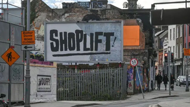 दुकानों पर चोरी किए जाने वाले सामान को अब ऑनलाइन कई वेबसाइट पर पूरी कीमत पर बेच सकते हैं