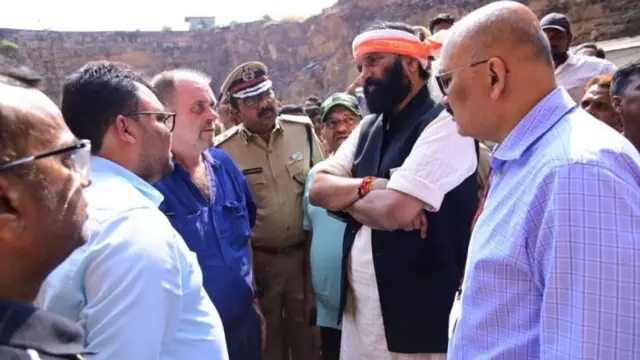 घटनास्थल पर मौजूद सिंचाई मंत्री उत्तम कुमार रेड्डी