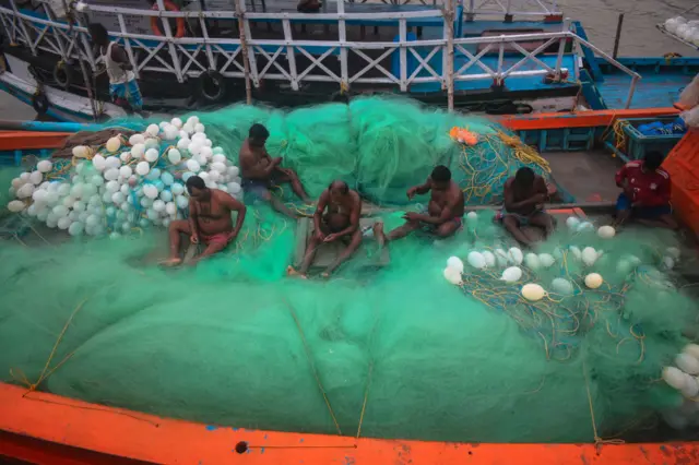 தமிழ்நாடு மீனவர்கள் மீது கடல் கொள்ளையர் தாக்குதலா? 