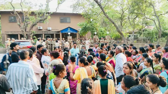 कारवाईला स्थगिती, तोडग्यासाठी बैठक