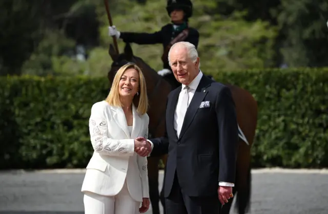 đorđa meloni, kralj čarls