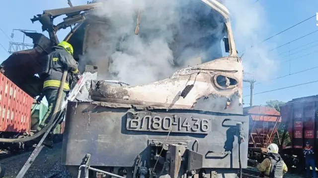 Понівичений потяг внаслідок влучання дрону на Одещині