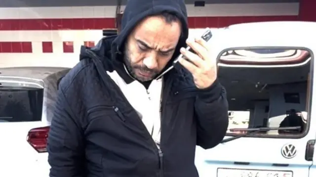 हिंद रजबचे आजोबा बाहा हमादा यांनी सांगितलं की, हिंदने त्यांना सांगितलेलं की तिला एक रुग्णवाहिका दिसतेय.