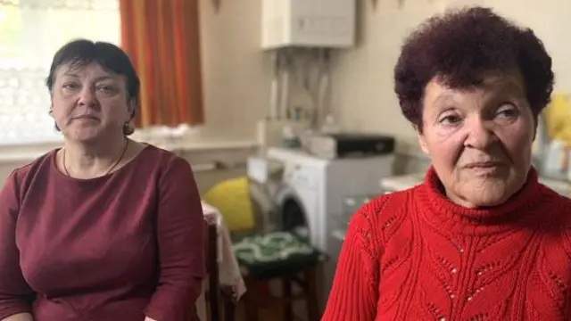 Liudmyla (Kulia), akiwa na binti yake Olha, anasema hakufikiri angenusurika usiku ambao askari wa Urusi aliingia nyumbani kwake.