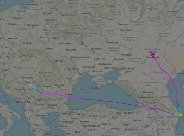 Карта, на которой отображен перелет Белград-Баку и из Баку чуть дальше Волгограда
