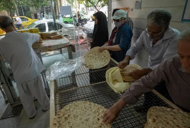 یکی از نخستین آثار حذف ارز ترجیحی گران شدن قیمت گندم بود