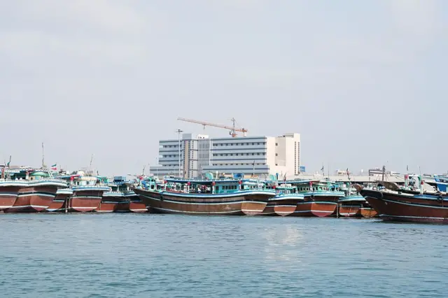 Yabaloonni tuuristootaa sababa sochii tiraafikaaf walitti timmanii Ulaa Hormuuz keessa gama daangaa Iraaniin akka dhaabbatanitti (Hagayya10, 2026)