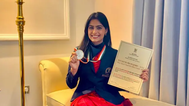 मनु भाकर को मेजर ध्यानचंद खेल रत्न पुरस्कार से भी सम्मानित किया गया है.