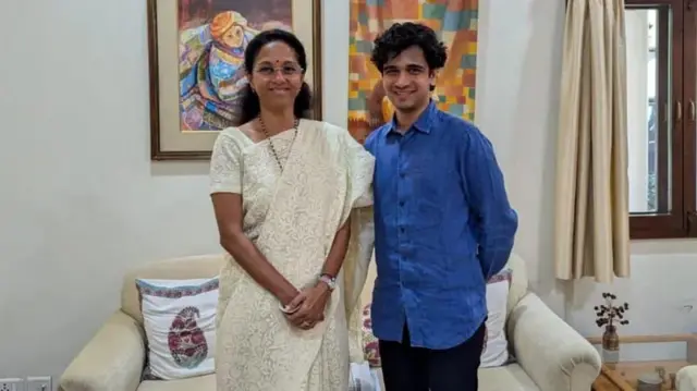 એનસીપી શરદ પવાર પાર્ટીના સંસદ સભ્ય સુપ્રીયા સુળે સાથે અનીશ ગવાંદે