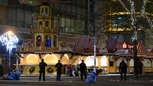Saldırı sonrası Noel pazarı kordon altına alındı