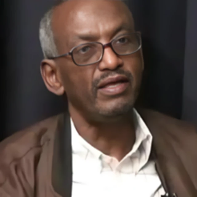 Cabdiqaadir 'Aroma' qoraalladiisii u horreeyey waxay shaacbaxeen billowgii sagaashamaadkii, oo qof dhigaal u jeedana uuba iska yaraa.