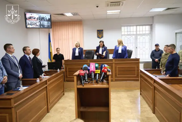 Фото із залу суду