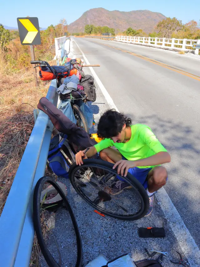 Pneu furado pedalando no interior do RJnovibet venezuela2018