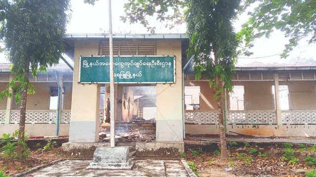 စစ်ကော်မရှင်ရဲ့ ထွေအုပ်ရုံးမီးရှို့ခံထားရတဲ့အခြေအနေလို့ စစ်ကော်မရှင် ထုတ်ပြန်လာတဲ့ပုံ