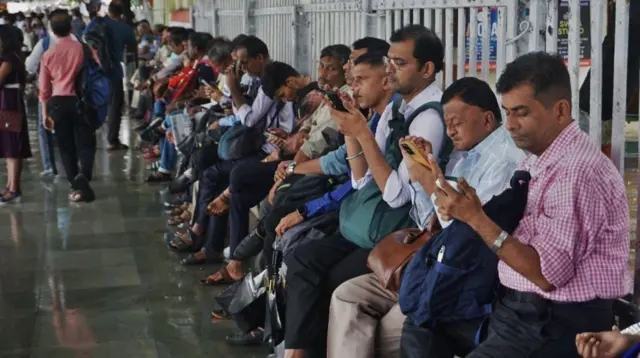 मुंबईत शाळा, महाविद्यालयांना सुट्टी जाहीर