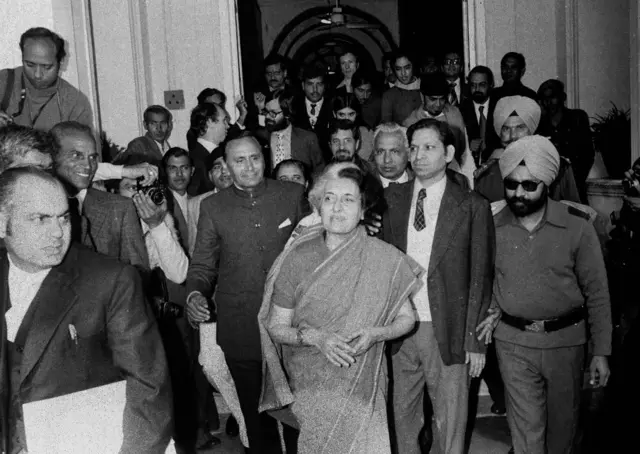 நெருக்கடி, எமர்ஜென்சி, இந்தியா, தமிழ்நாடு, கருணாநிதி, இந்திரா காந்தி, திமுக, அதிமுக எம்ஜிஆர் #Emergency50Years #IndiraGandhi #Emergency #Emergency1975 #Constitution