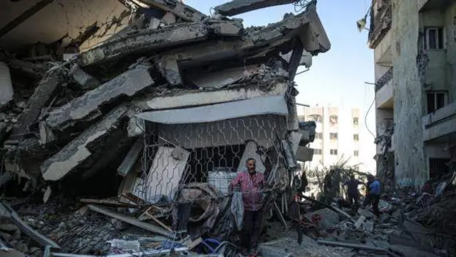 Gaza irabandanya icucagirwa ibibombe, mu gihe Israel ikizibiye amazi, imfungurwa, umuyagankuba n'ibitoro 