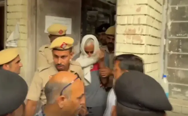 दीपक यांनी टोमण्यांमुळे हत्या केल्याचं सांगितलं असलं, तरी माध्यमं आणि नातेवाईकांमध्ये इतर शक्यता चर्चेत आहेत. 