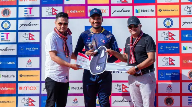 ललितनारायण राजवंशी मोटरसाइकल पुरस्कार लिँदै