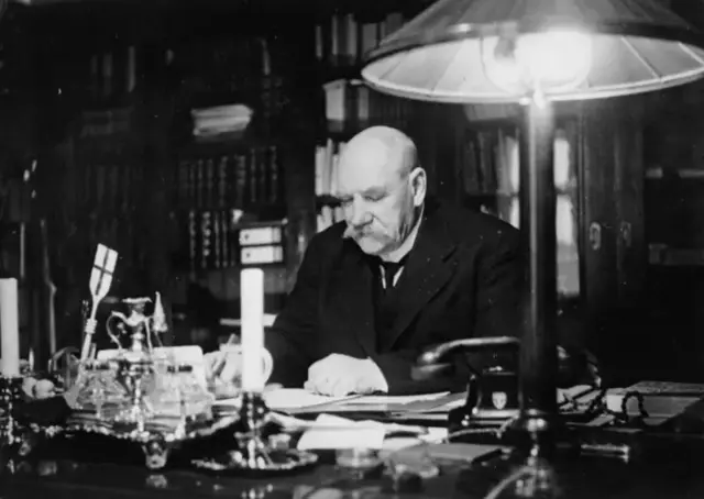 Придушення у 1932 році спроби путча президентом Пером Свінхувудом допомогло фінській демократії зміцніти