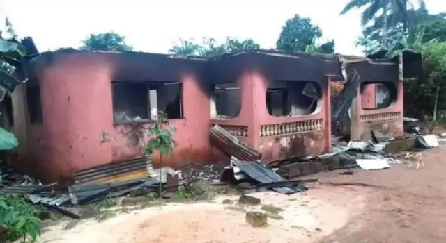 Ndị ndọrọndọrọ ọchịchị na ndị ọchịchị ọdịnala bụ ndị a na-akacha akwapo n’ihi etu e si ebo ha ebubo igbochi ọchụchọ nnwereonwe Bịafra. 