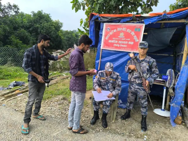 नेपाल भारत सीमा क्षेत्रमा परिचयपत्र देखाएर मात्र ओहरदोहर गर्न दिइएको छ