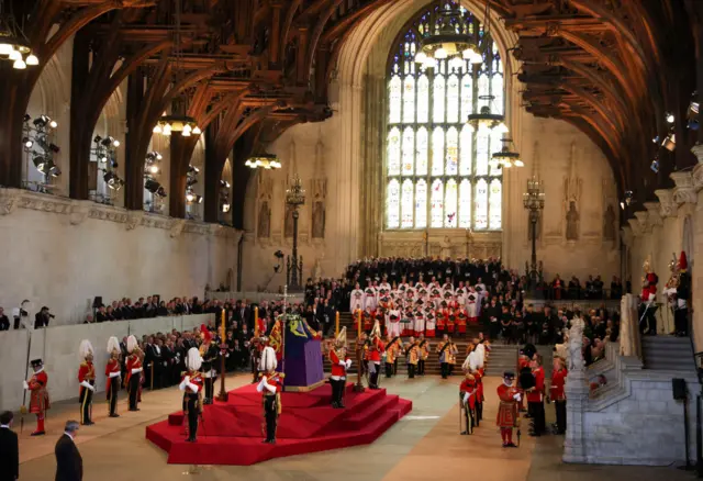 ကင်တာဘာရီ ဂိုဏ်းချုပ်ဘုန်းတော်ကြီး ဦးဆောင်ပြီး ဝတ်ပြုဆုတောင်း