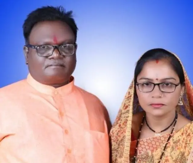 सरपंच मनिषा पानपाटील यांनी सरकारी जमिनीवर घर बांधल्याने त्यांना अपात्र ठरवावे, असा अर्ज जिल्हाधिकाऱ्यांकडे करण्यात आला होता.