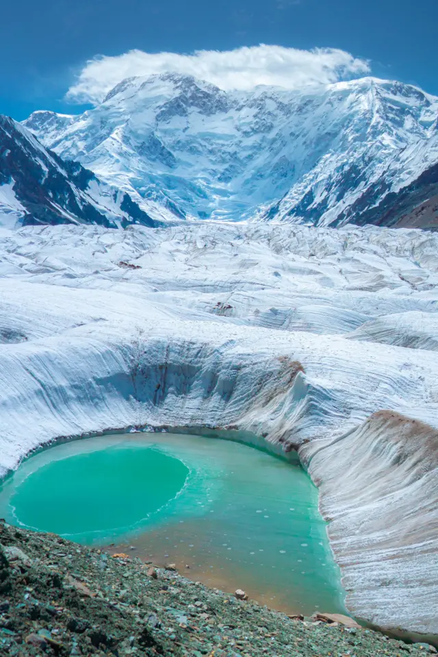 Жеңиш чокусунан дагы бир көрүнүш. Сүрөттүн автордук укугу корголгон