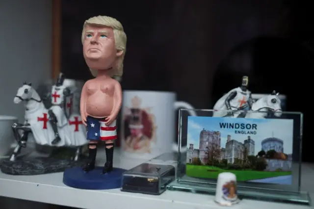 трамп лутка у продавници сувенира у близини Виндзора