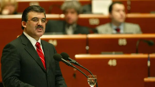 Abdullah Gül, başbakan olduğu dönemde, 27 Ocak 2003'te, Strazburg'daki Avrupa Konseyi Parlamenterler Meclisi'nde konuşuyor. 