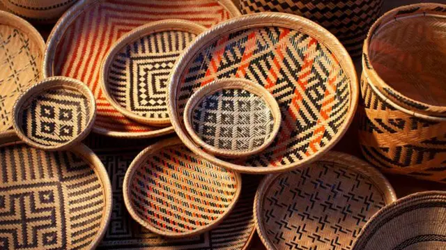 বাঁশ দিয়ে তৈরি নানা ধরণের পণ্য।