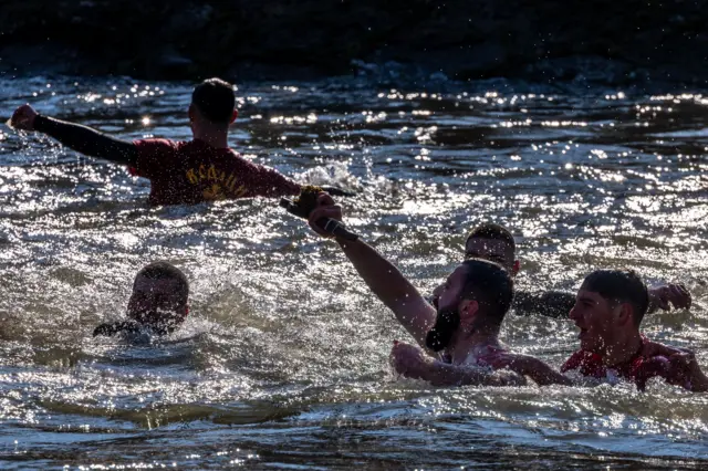 пливање за часни крст у македонији, богојављање у македонији