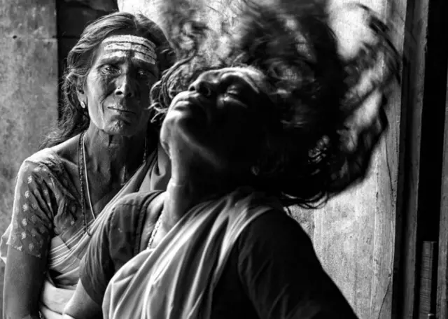  Pleureuses professionnelles et pratiquent l' ancien rituel de deuil oppari , profondément enraciné dans une communauté dalit de l'État méridional du Tamil Nadu.