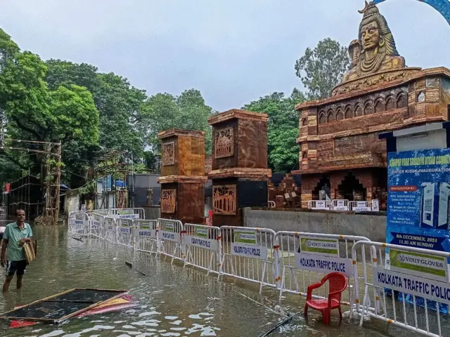 যোধপুর পার্কের এক দুর্গাপুজোর মণ্ডপে তোলা ছবি।