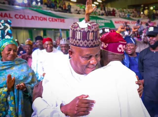 àwòrán bí Tinubu àti Shettima ṣe ń dìmọ́ ara wọn